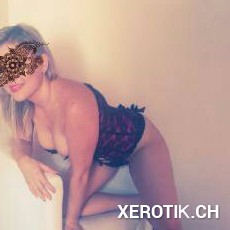 *Geile Busenmassage bei sexy Valentina*